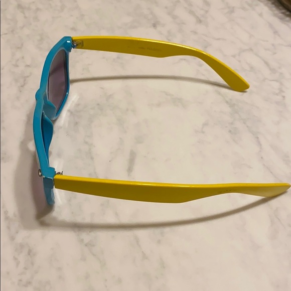 LAST CHANCE Wayfarer Sunglasses - Picture 2 of 5